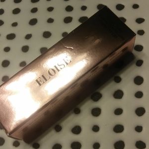 Eloise get gleaming Body Glow illuminator
